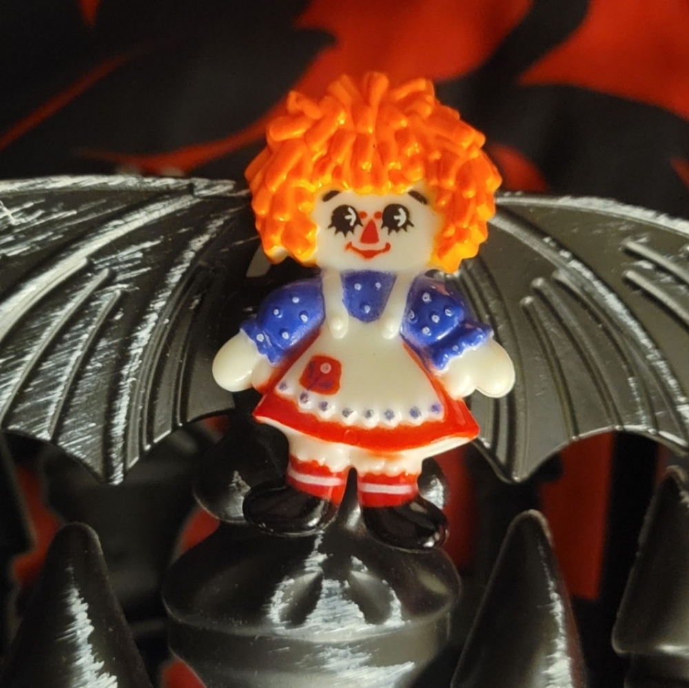Vtg 80s Hallmark cute Raggedy Ann or horror Annabelle lapel pin haunted brooch